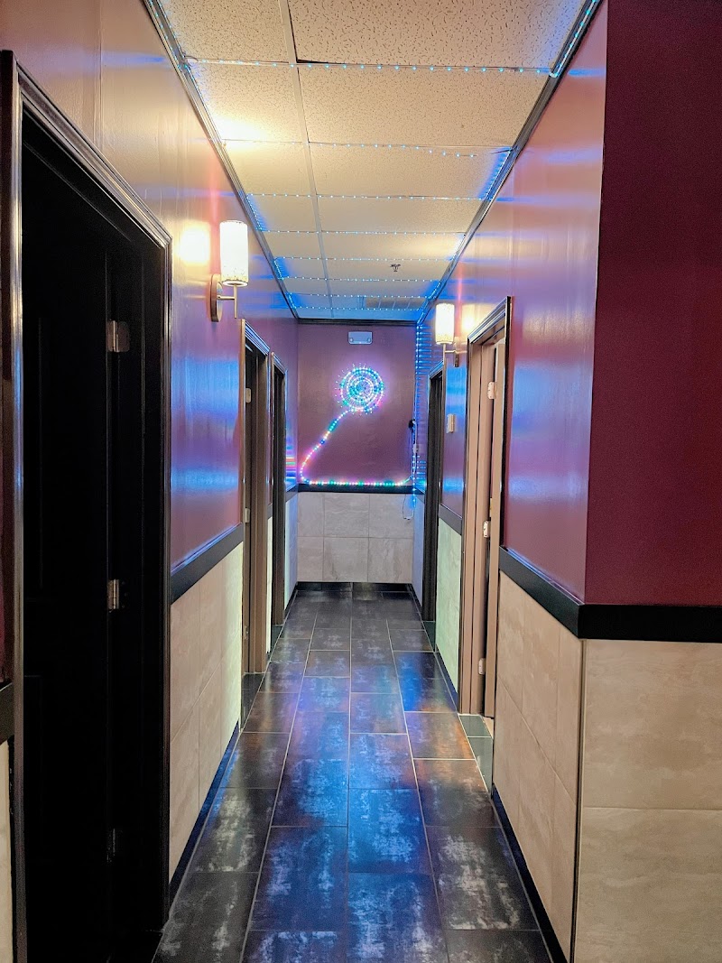 Sunny feet massage photo 2